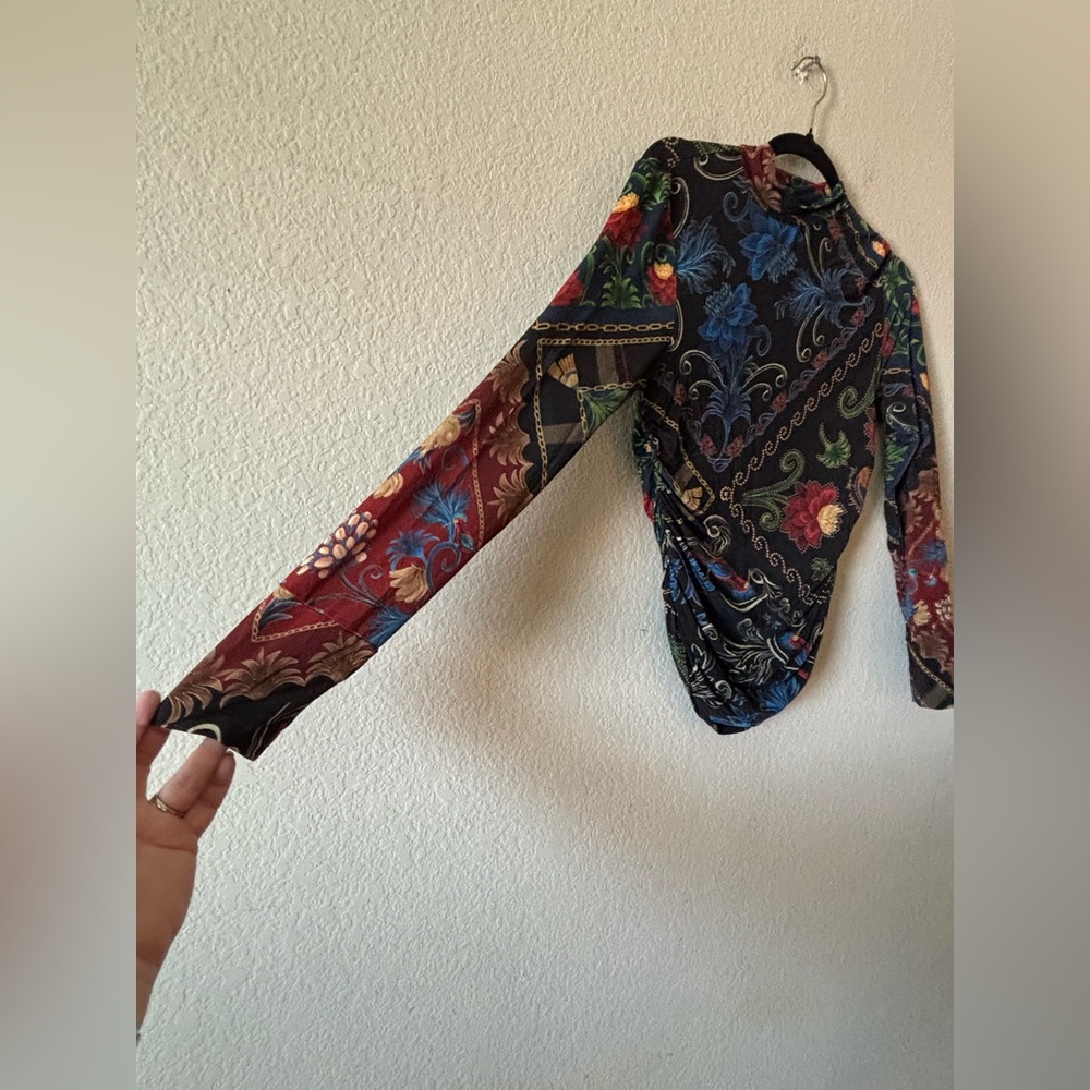 FARM Rio Black Multi-Color Floral Print Long-Sleeve Mock Neck Top - Picture 4 of 9